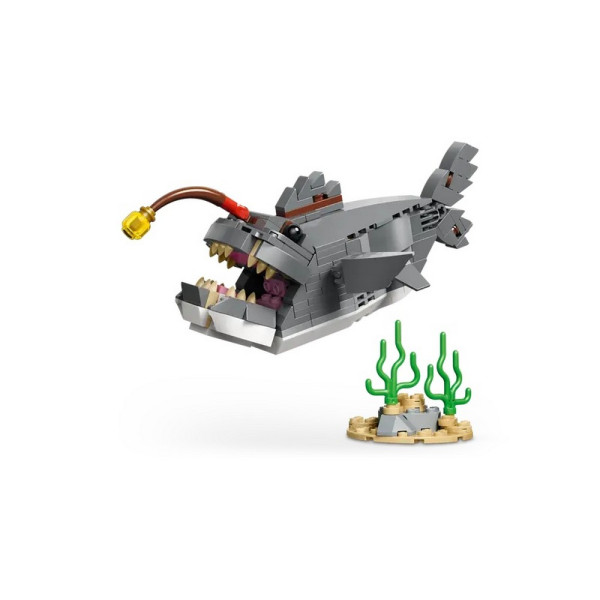 LEGO CREATOR FIERCE SHARK WITH A TREASURE 