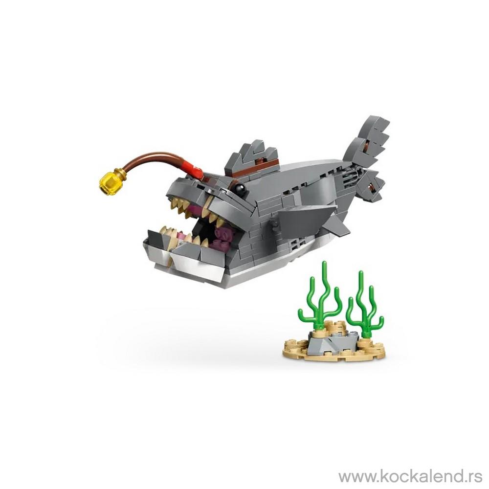 LEGO CREATOR FIERCE SHARK WITH A TREASURE 