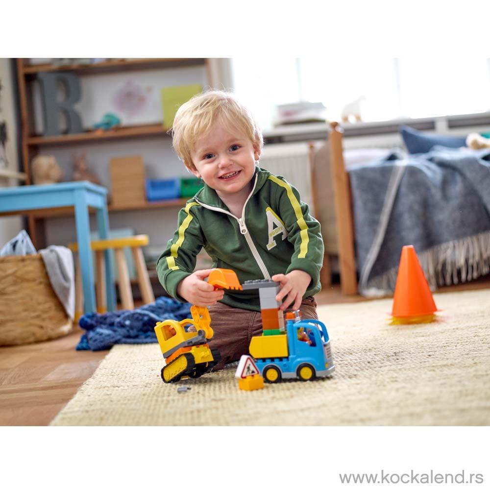 LEGO DUPLO TRUCK   TRACKED EXCAVATOR 